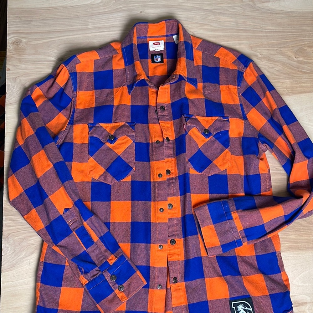 Levi’s Mens Denver Broncos Plaid